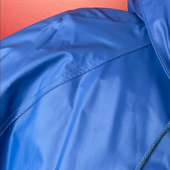 Like new Blue Hooded Misty Harbor rain coat - Picture 4 of 14